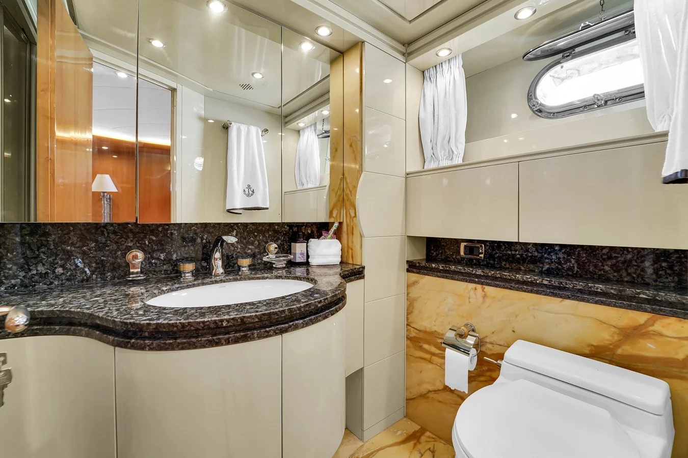 110ft Maiora Stamos Bien master stateroom
